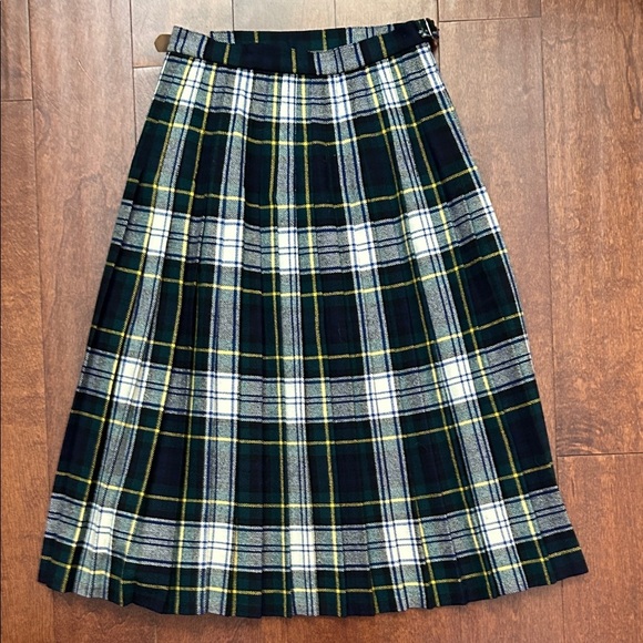 Hyland Vintage Pleated Tartan A-Line Skirt with Buckle Details, Size 0 (Size 24) - Picture 9 of 10